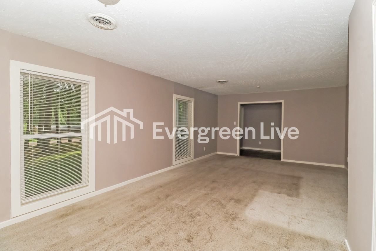 341 Forest Ave - Photo 3 of 15