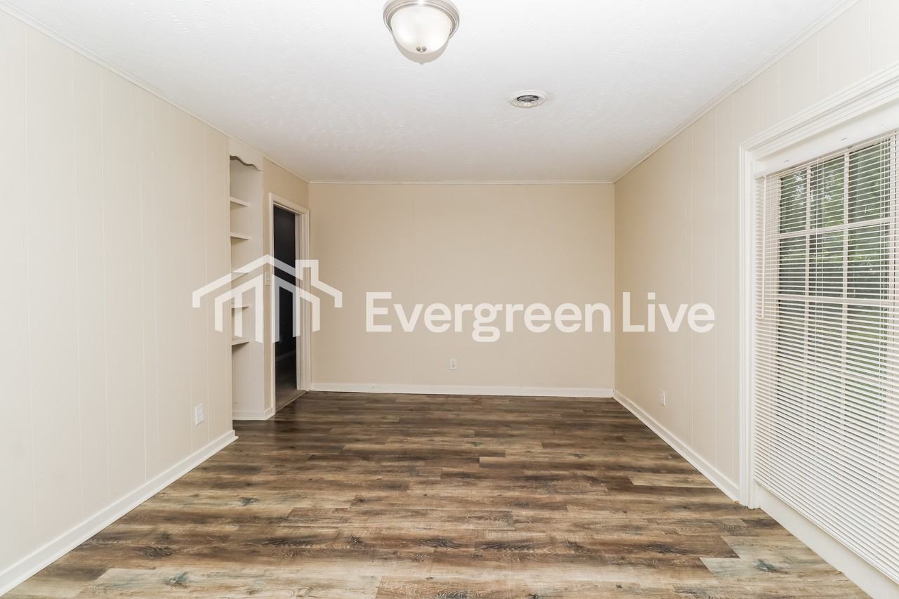 341 Forest Ave - Photo 4 of 15