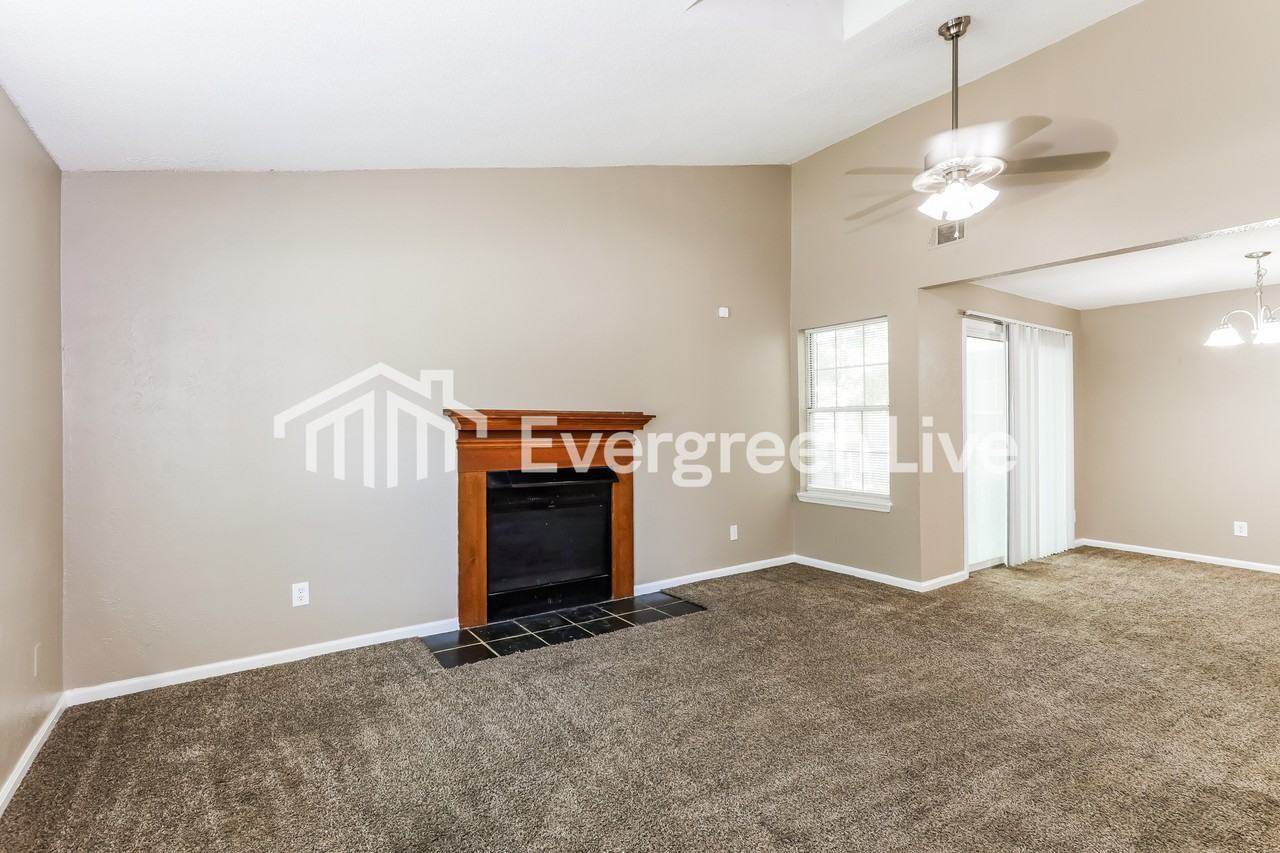 3652 Pebble Creek Dr - Photo 3 of 15