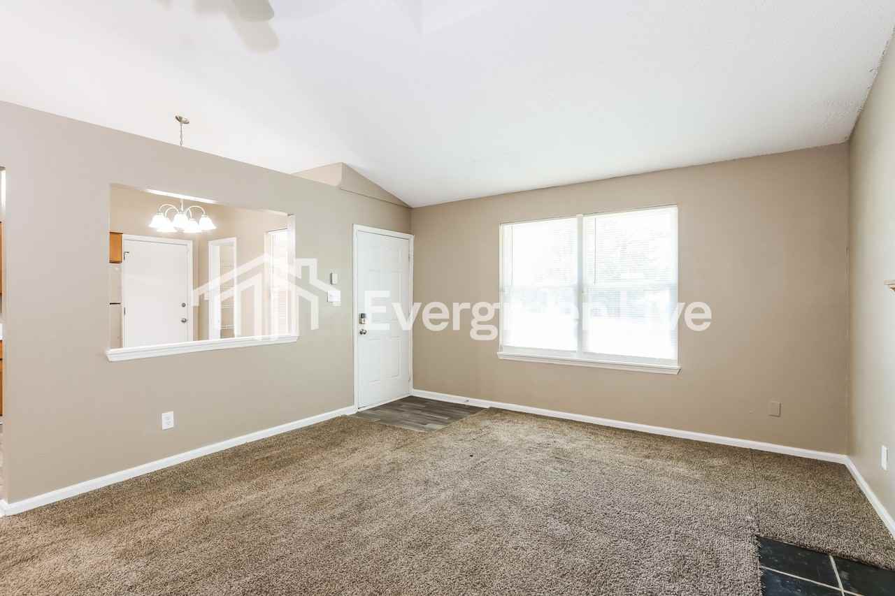 3652 Pebble Creek Dr - Photo 4 of 15
