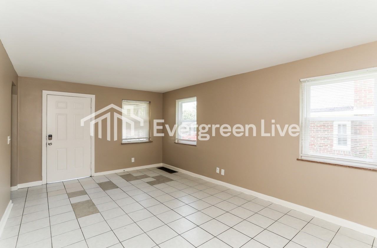 4047 Washington Ave - Photo 3 of 15
