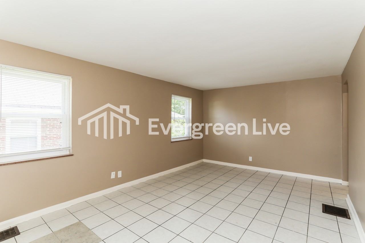 4047 Washington Ave - Photo 4 of 15