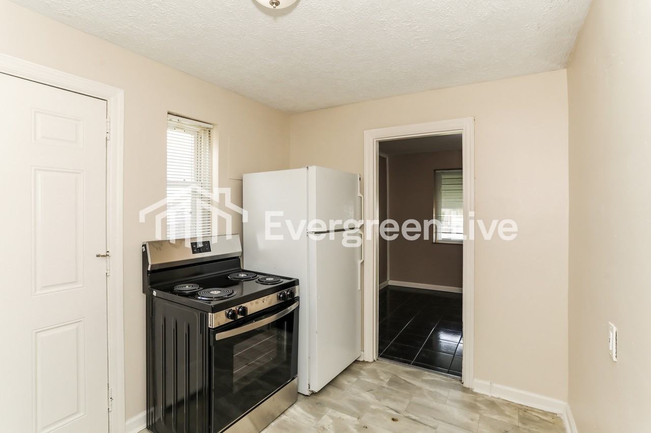 4047 Washington Ave - Photo 6 of 15
