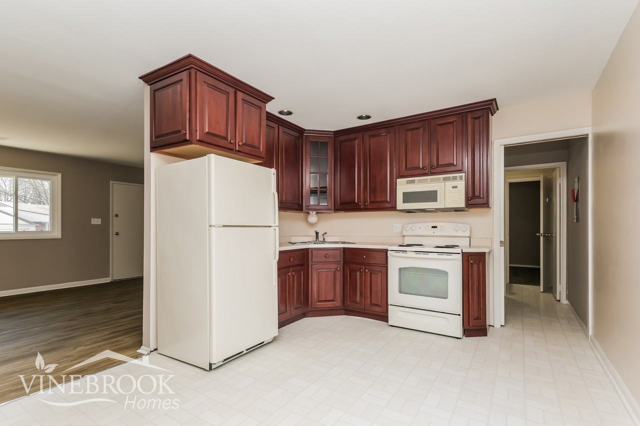 1483 Deerland St - Photo 7 of 15