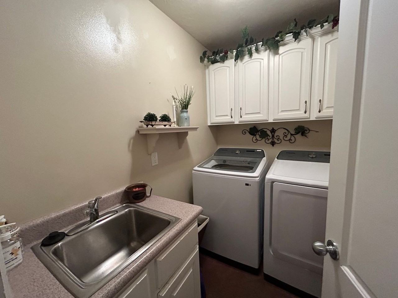 1399 S 1270 E - Photo 7 of 15