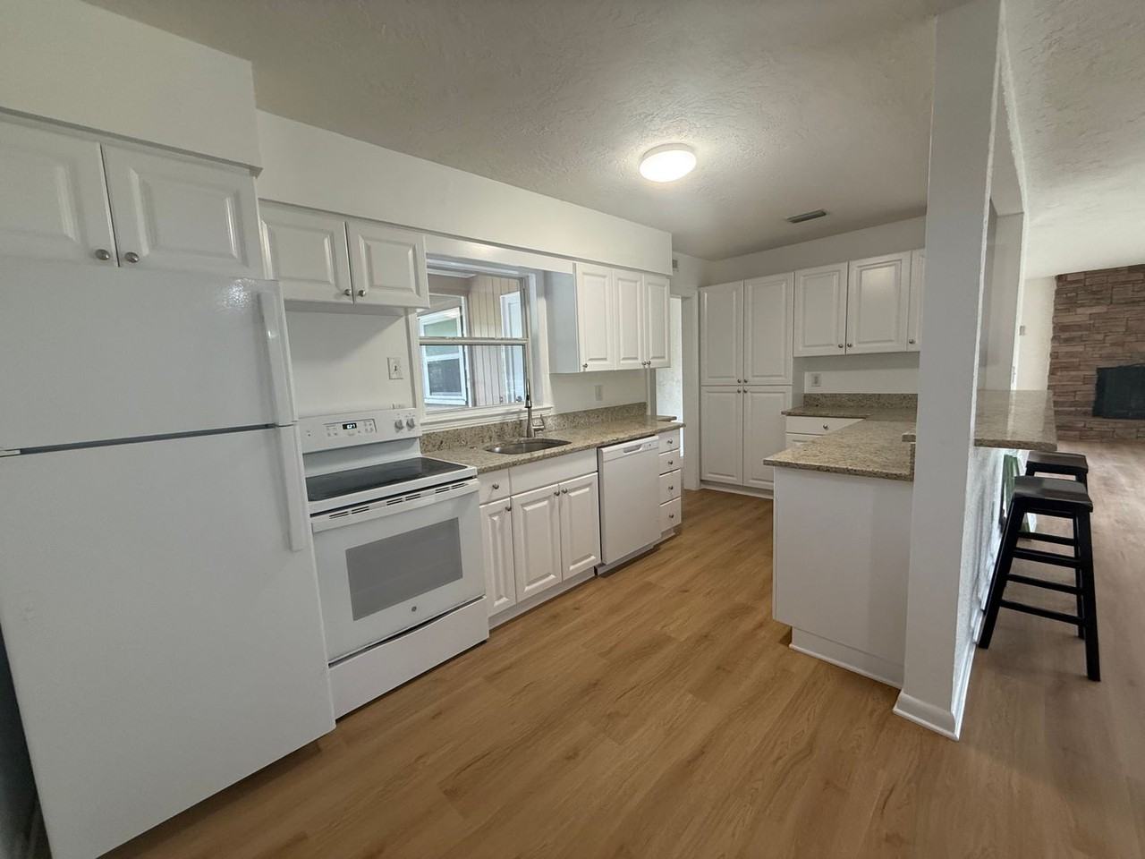 2588 Colorado St - Photo 7 of 28