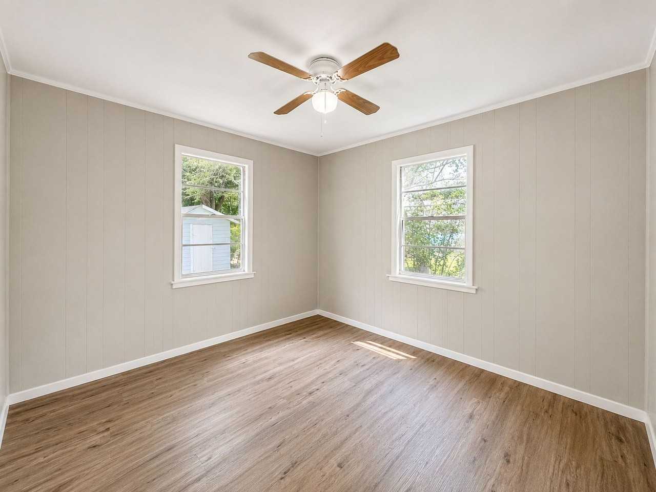329 Newport Rd - Photo 5 of 11