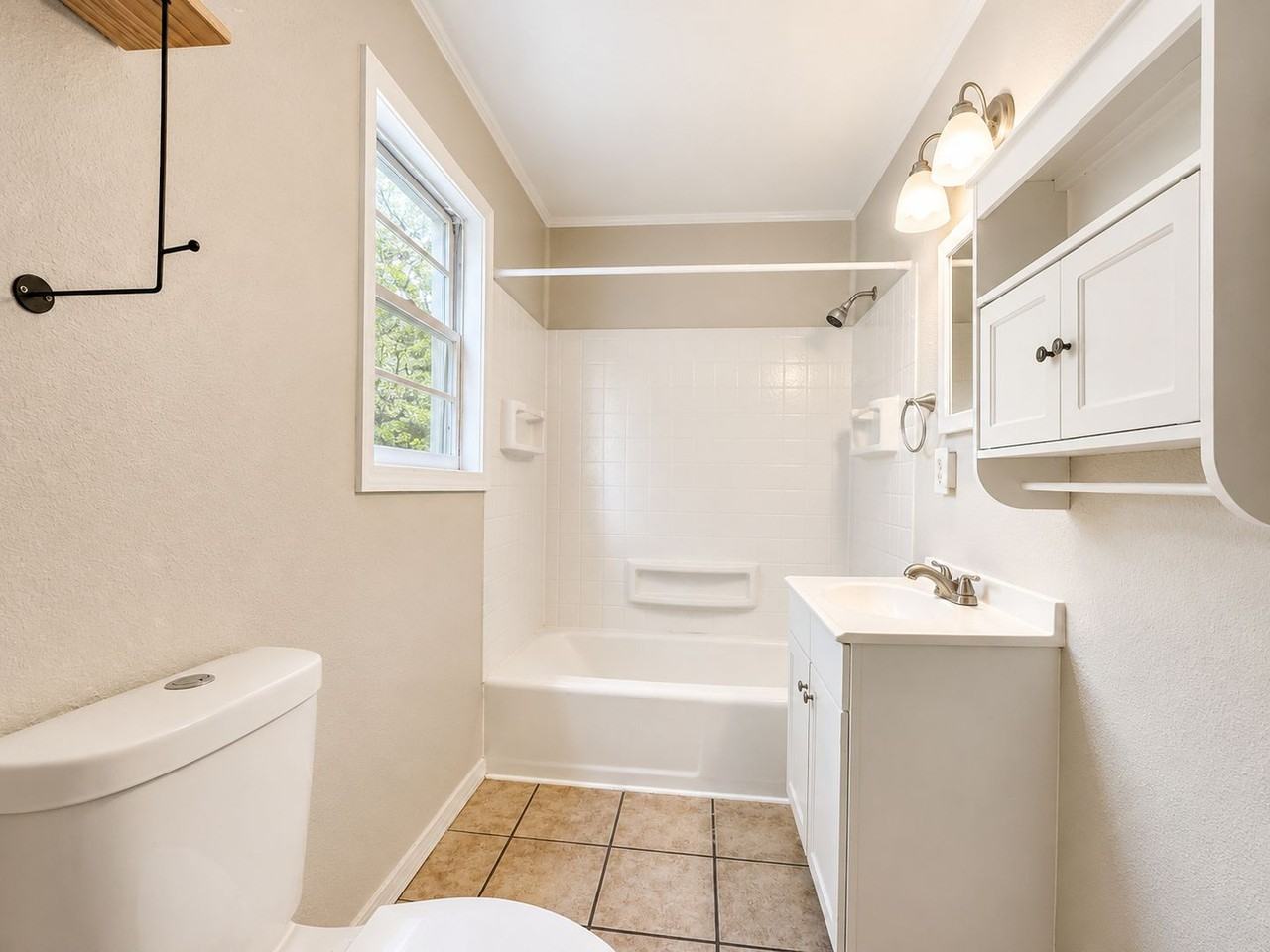 329 Newport Rd - Photo 7 of 11