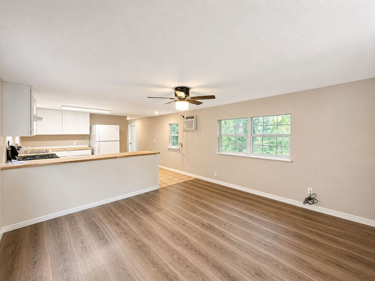 333 Newport Rd - Photo 2 of 11