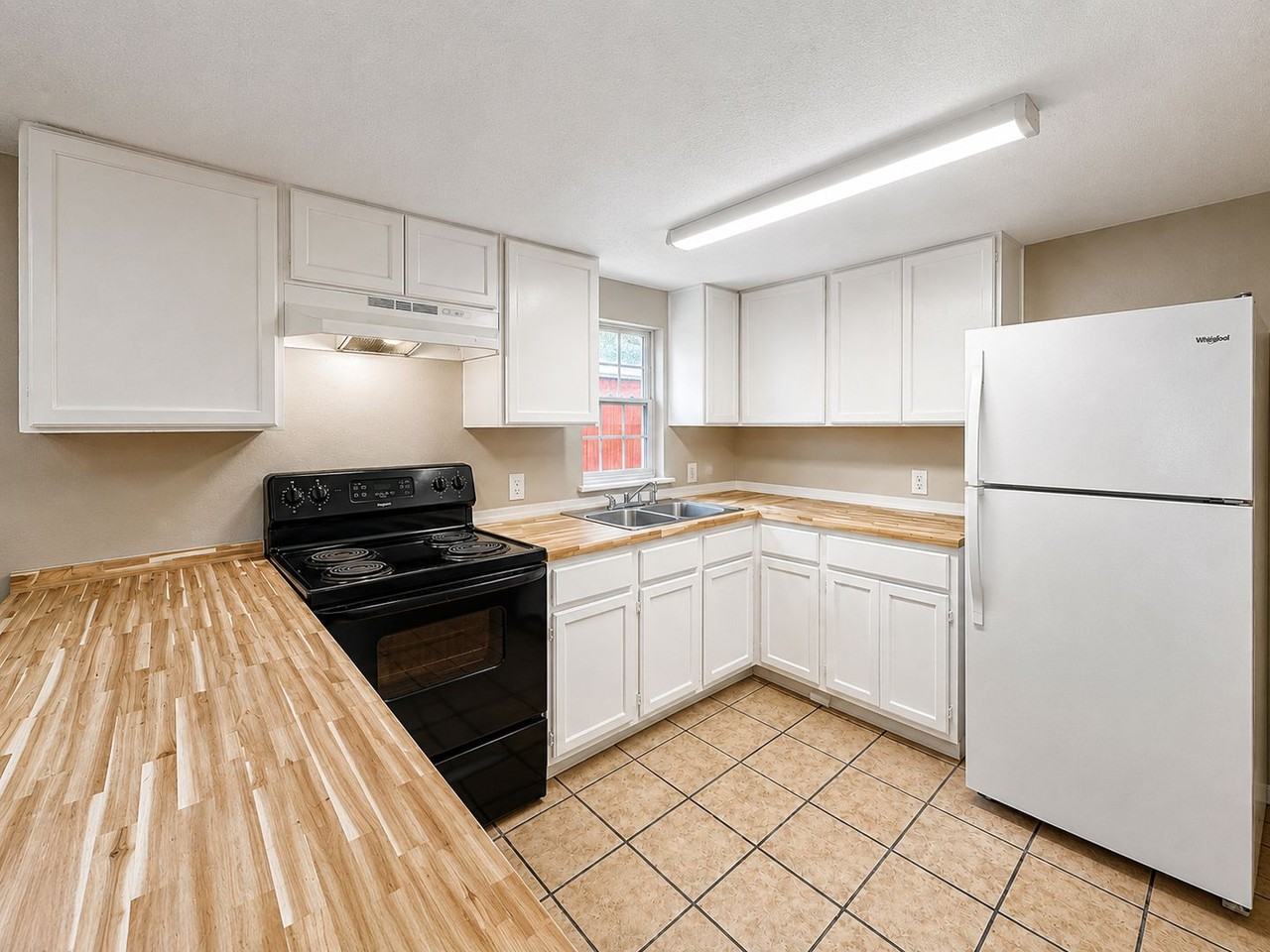 333 Newport Rd - Photo 5 of 11