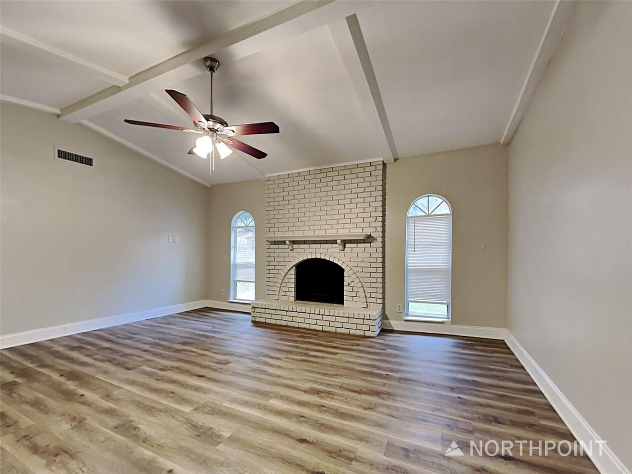 1504 Carnation Dr - Photo 3 of 24