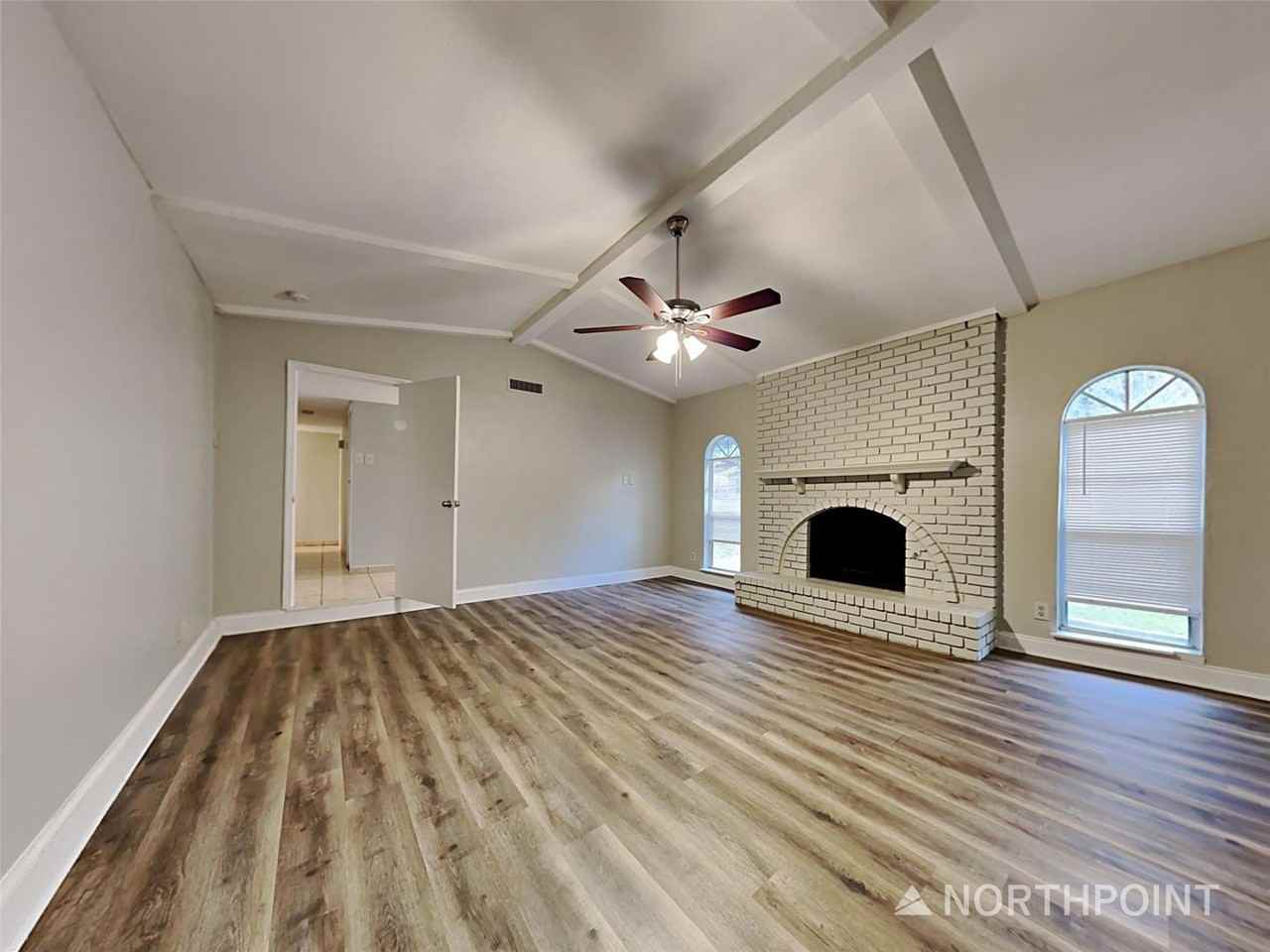 1504 Carnation Dr - Photo 4 of 24