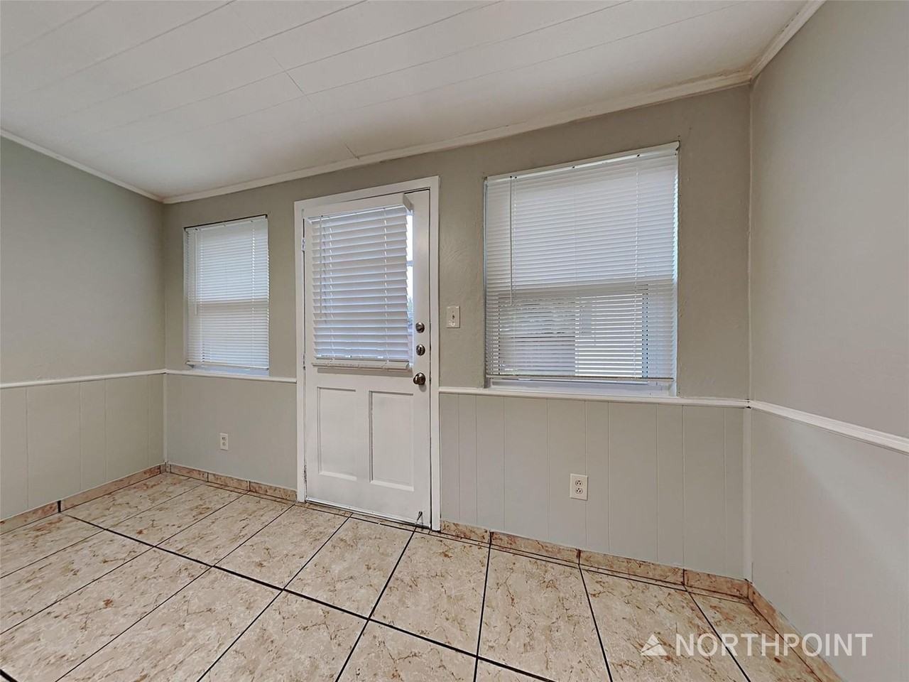1504 Carnation Dr - Photo 7 of 24