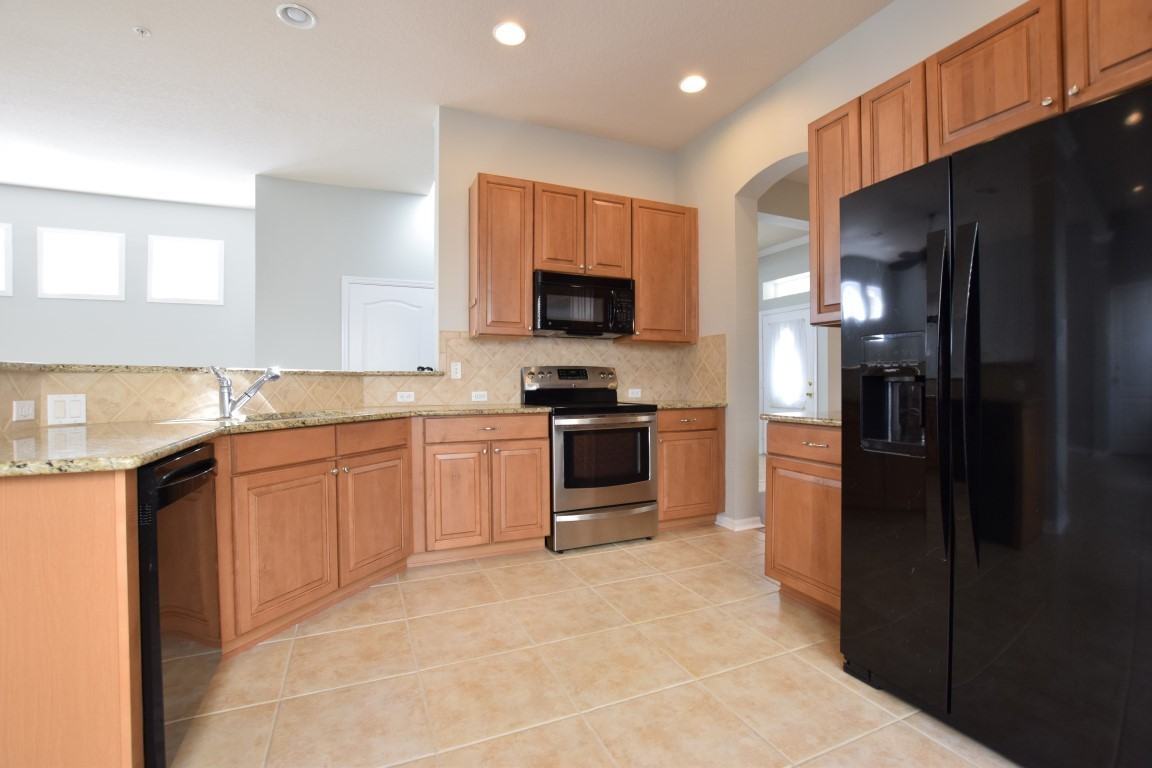1619 Hanks Ave - Photo 3 of 17