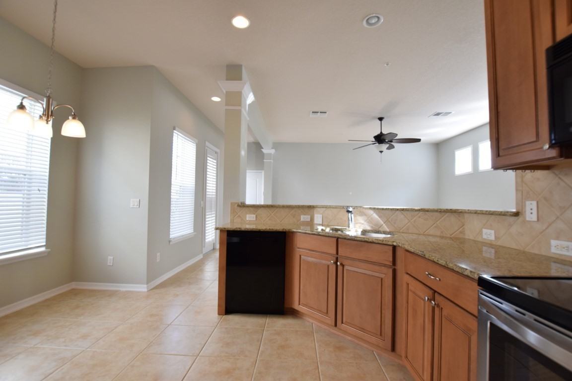 1619 Hanks Ave - Photo 4 of 17