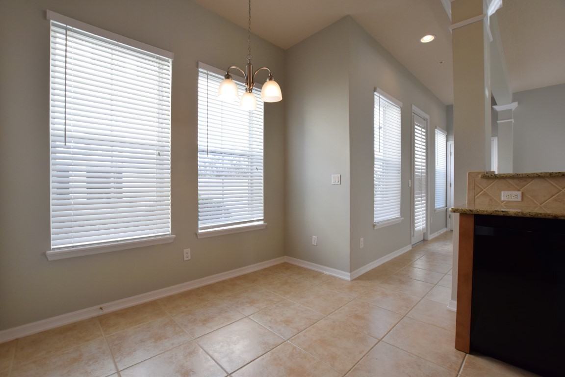 1619 Hanks Ave - Photo 5 of 17