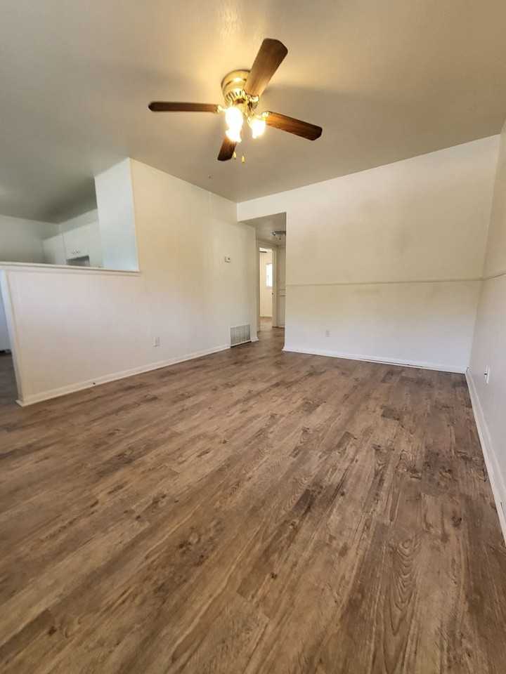 1506 Dakota St - Photo 2 of 11