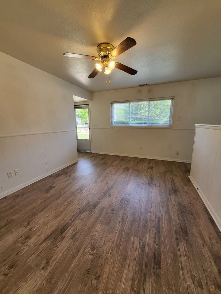 1506 Dakota St - Photo 3 of 11