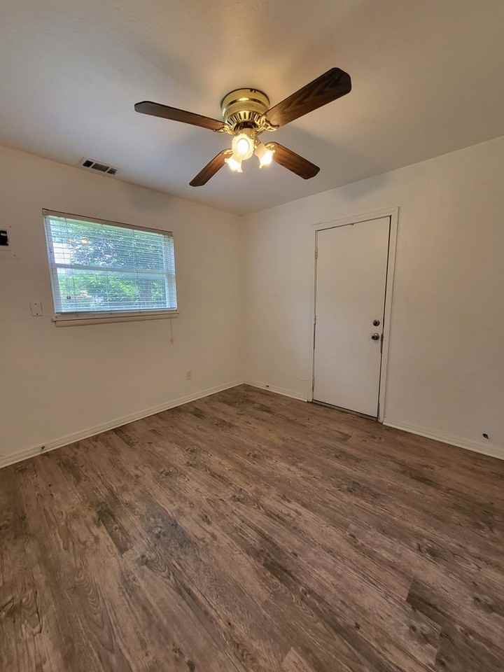 1506 Dakota St - Photo 6 of 11