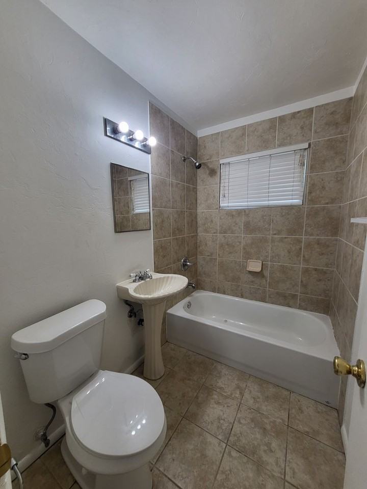 1506 Dakota St - Photo 7 of 11