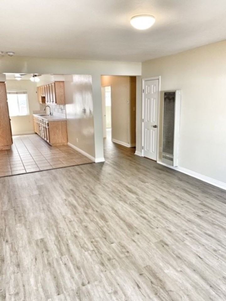 5826 - Photo 2 of 24