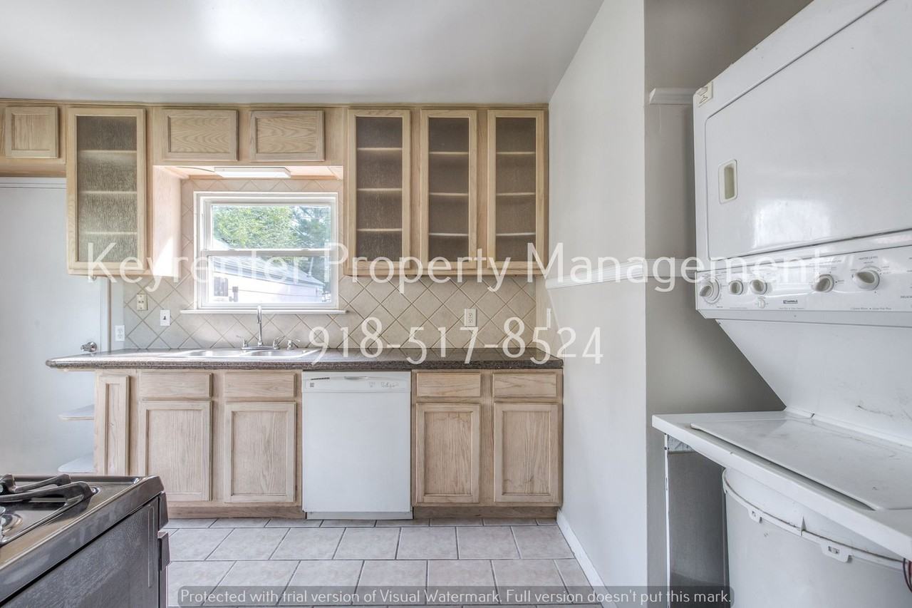 729 N Florence Pl - Photo 6 of 36