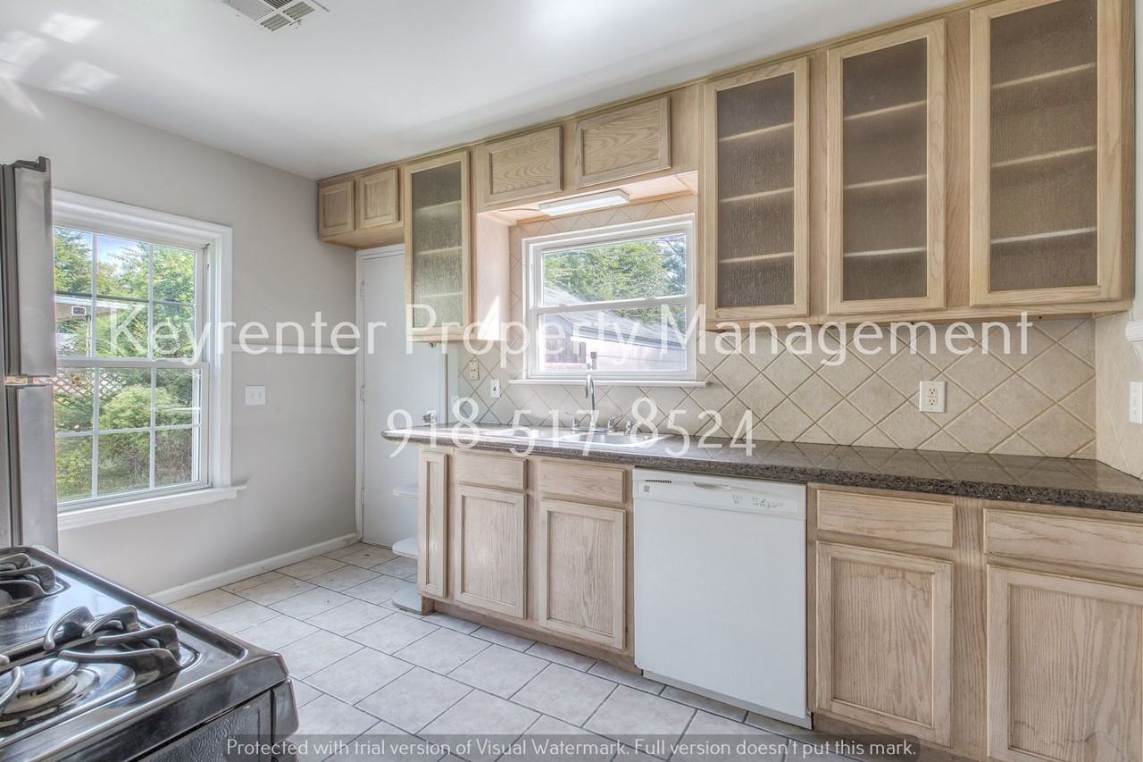 729 N Florence Pl - Photo 7 of 36