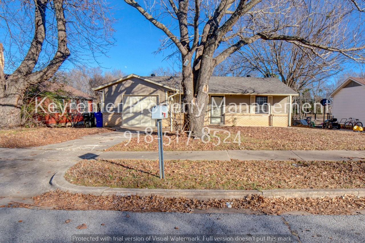 209 N 11th St - Photo 2 of 33