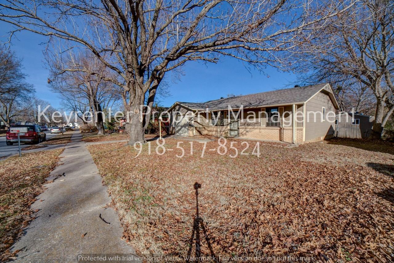 209 N 11th St - Photo 4 of 33