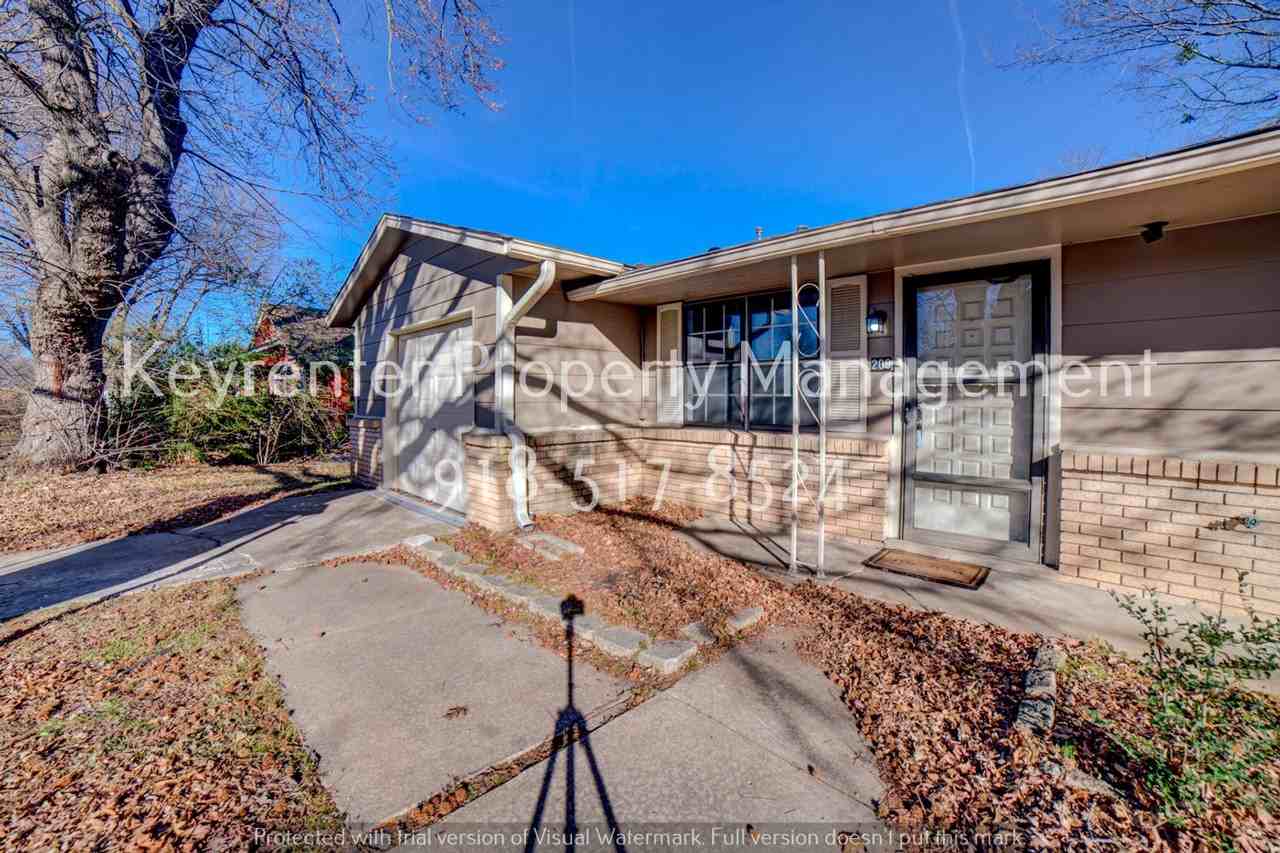 209 N 11th St - Photo 5 of 33