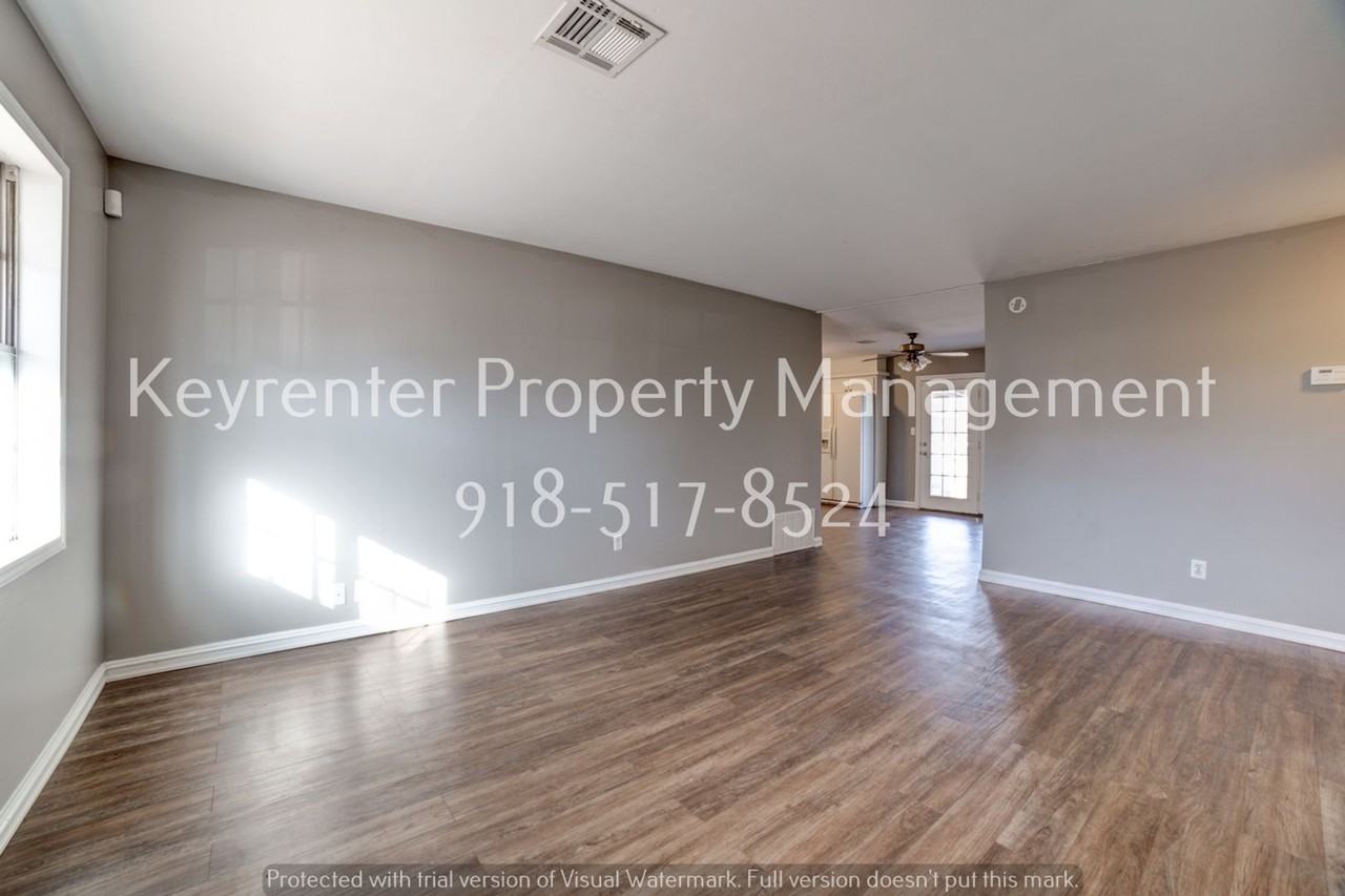 209 N 11th St - Photo 6 of 33