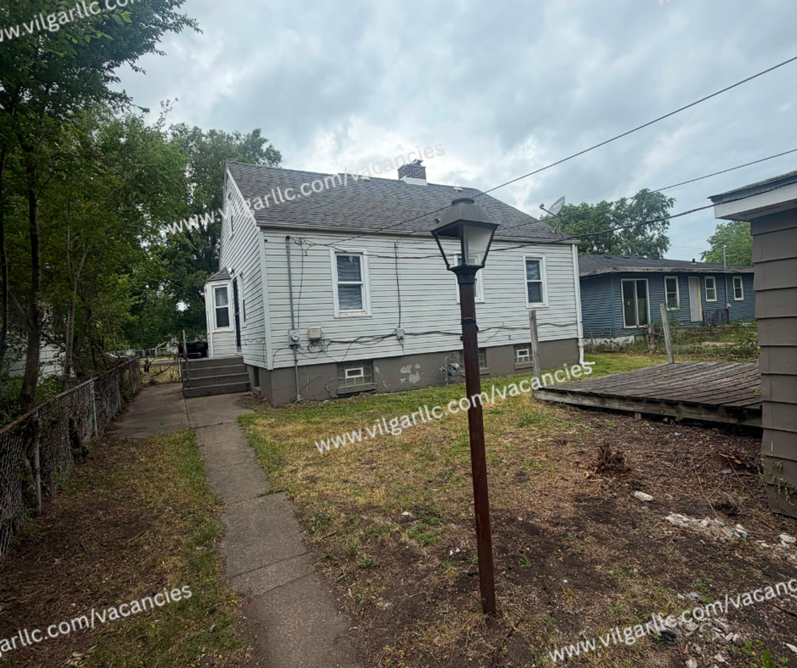 1353 Chase St - Photo 2 of 25