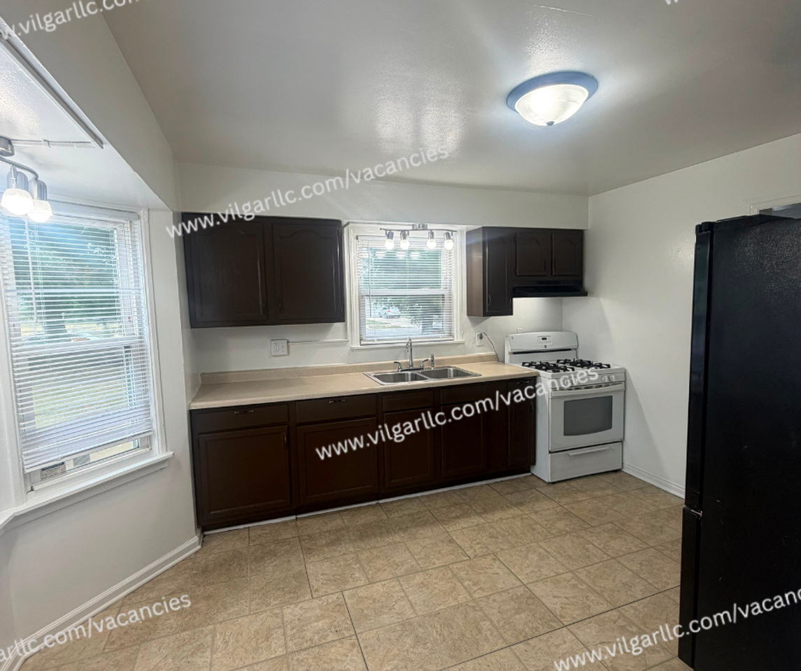 1353 Chase St - Photo 3 of 25