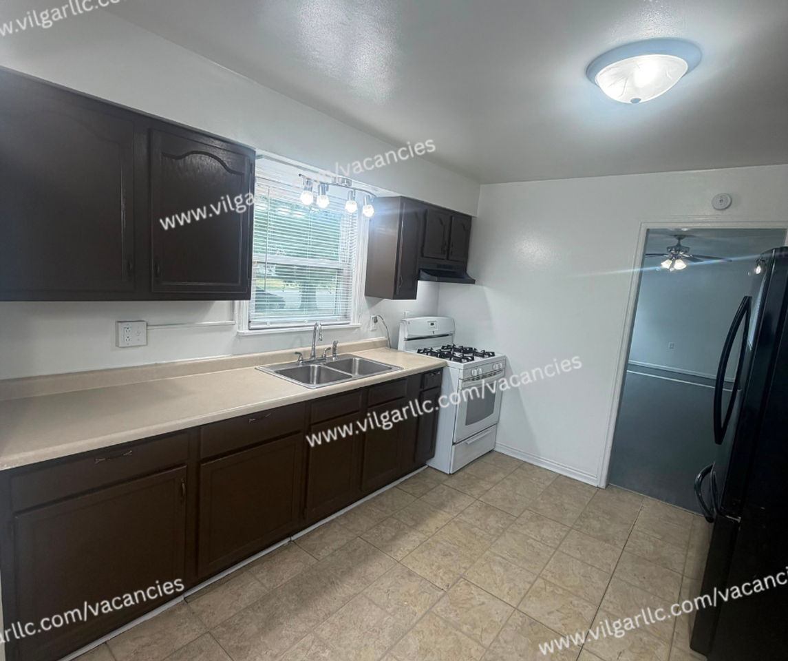 1353 Chase St - Photo 4 of 25