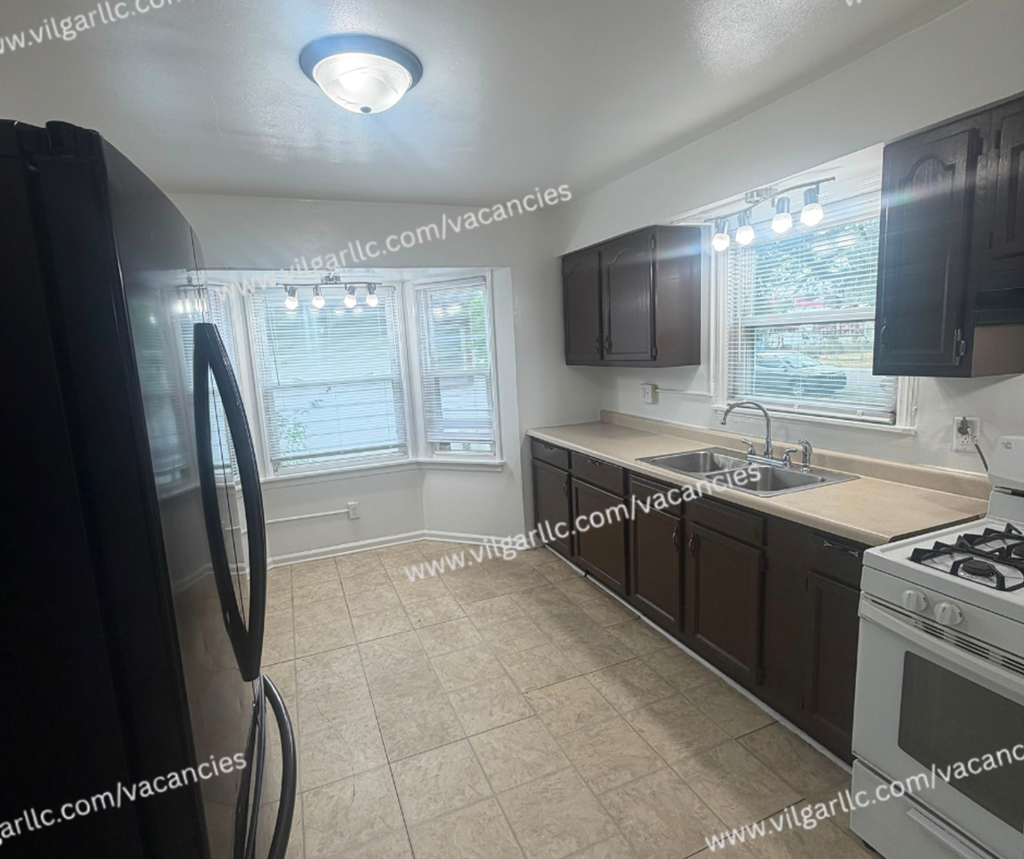 1353 Chase St - Photo 5 of 25
