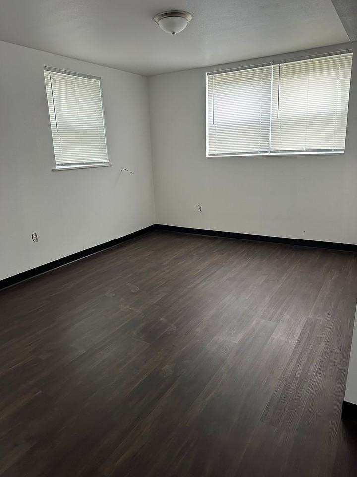 517 Nicholas St - Photo 3 of 9