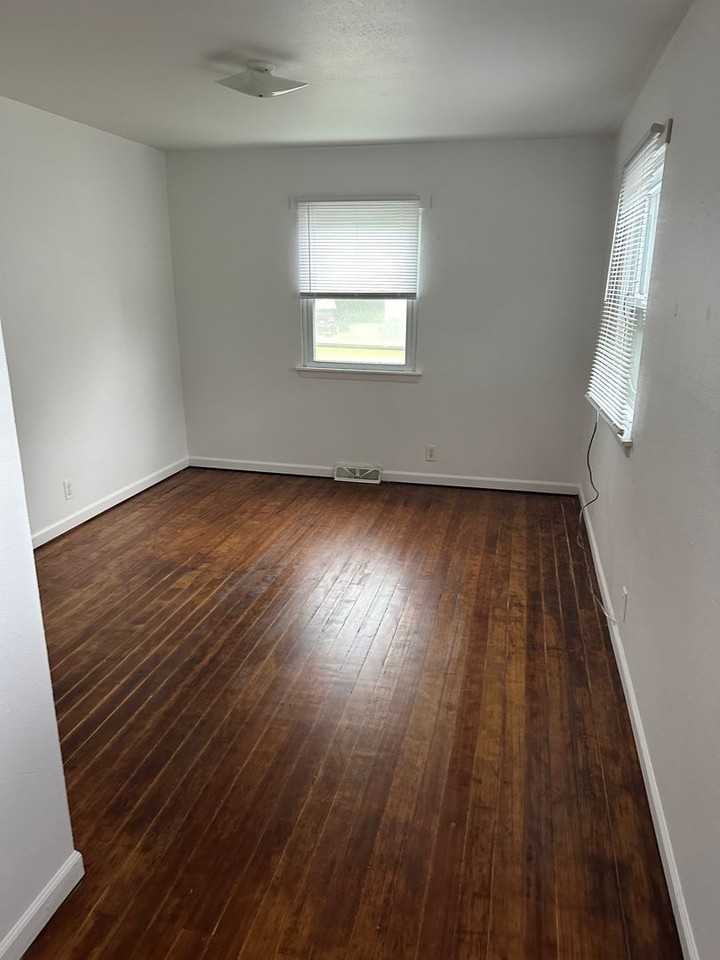 517 Nicholas St - Photo 4 of 9