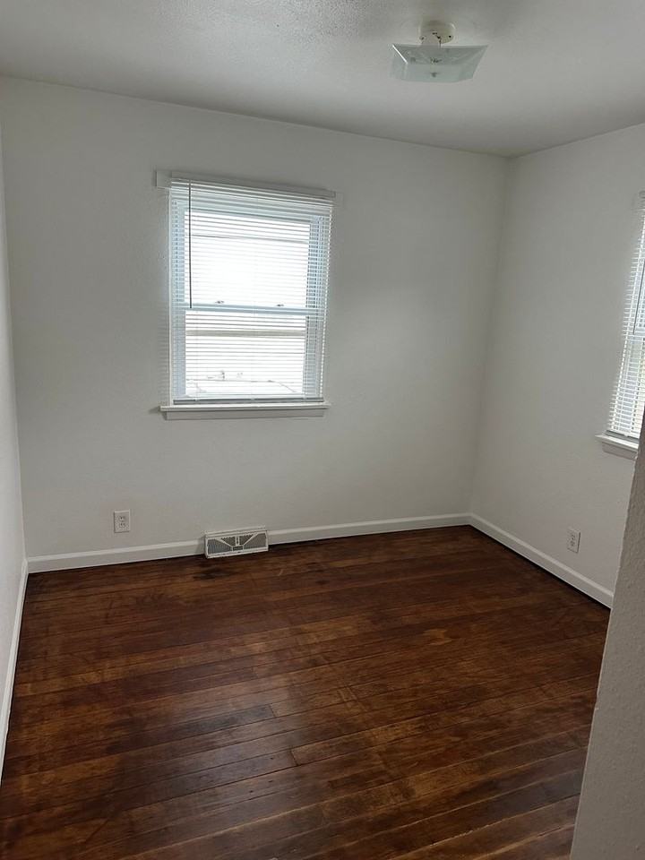 517 Nicholas St - Photo 6 of 9