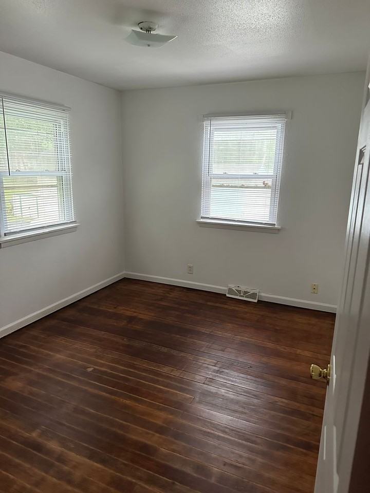 517 Nicholas St - Photo 7 of 9