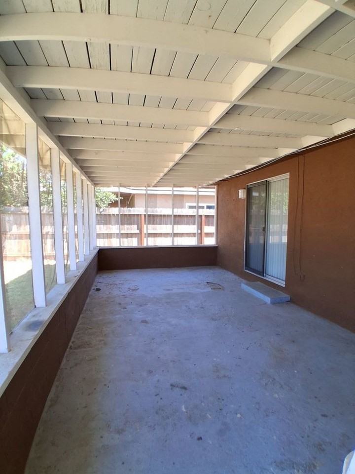 1419 N Winery Ave - Photo 6 of 24