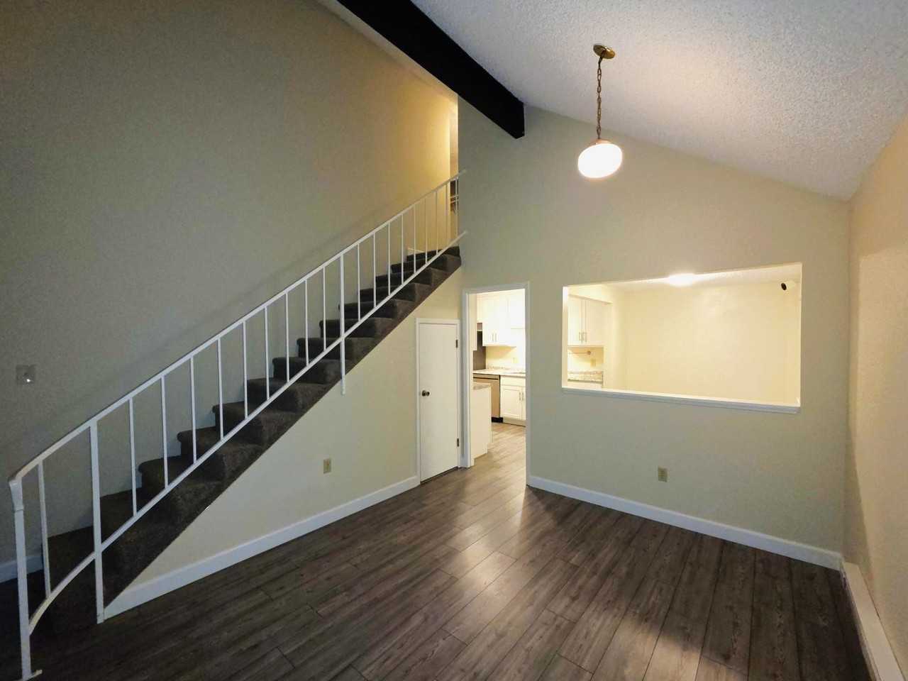 1747 London Cir - Photo 4 of 17
