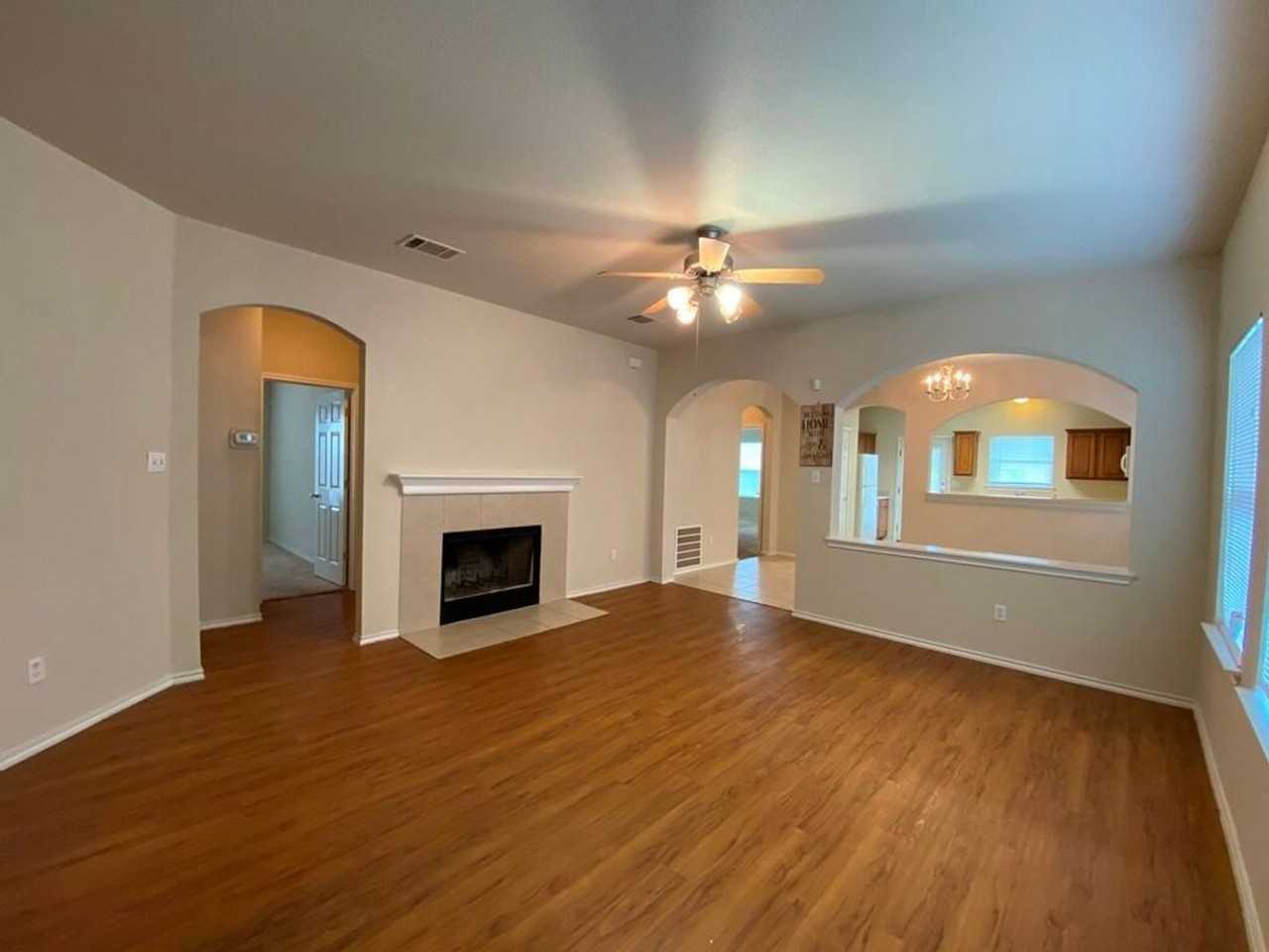 207 Brown St - Photo 4 of 33