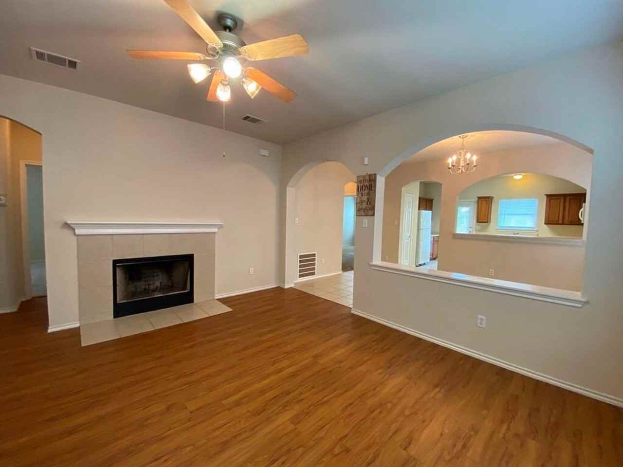 207 Brown St - Photo 5 of 33
