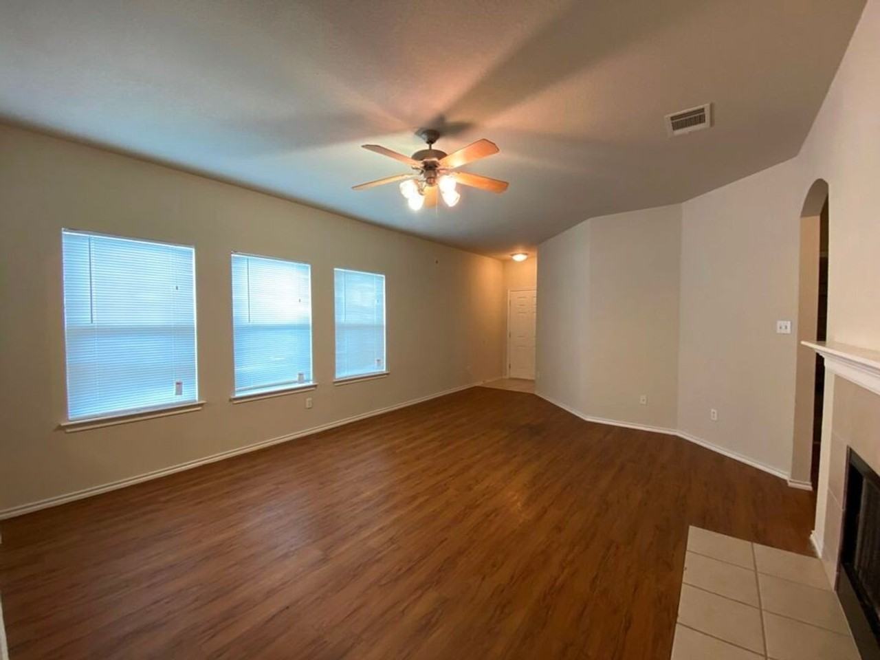 207 Brown St - Photo 6 of 33