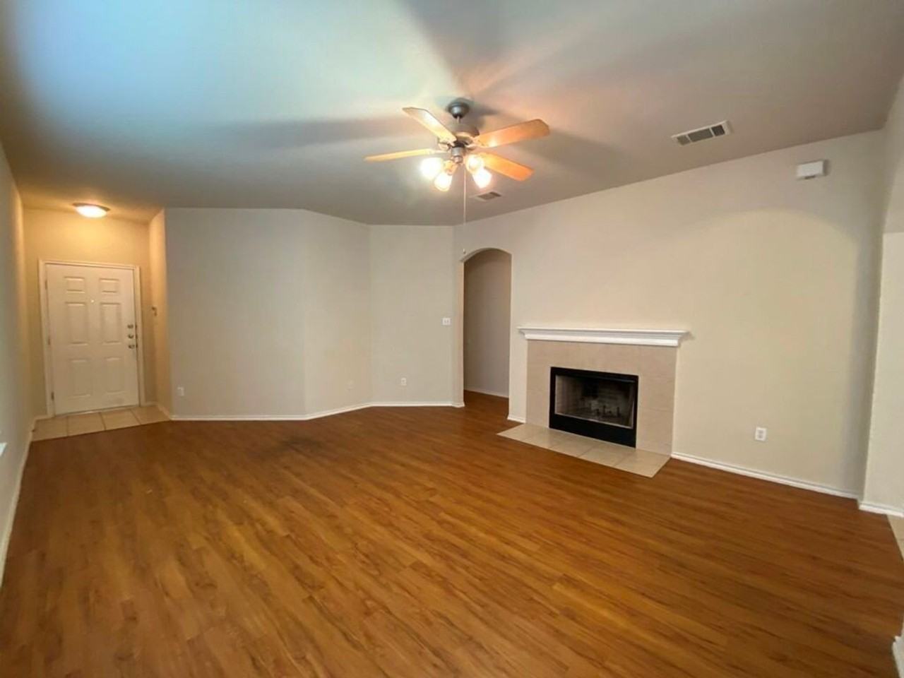207 Brown St - Photo 7 of 33