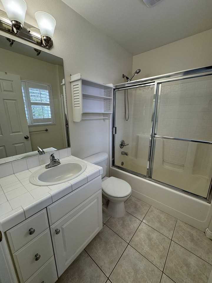3231 Royal Oaks Dr - Photo 5 of 16