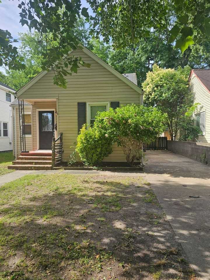 225 Beechwood Ave - Photo 2 of 19
