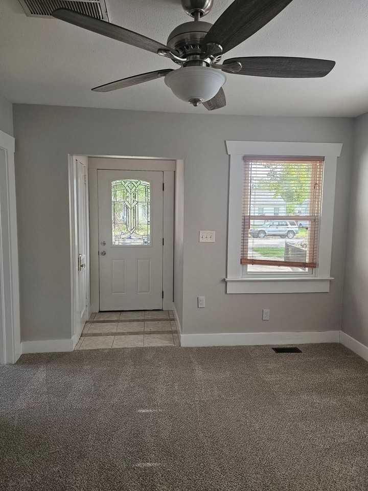 225 Beechwood Ave - Photo 4 of 19