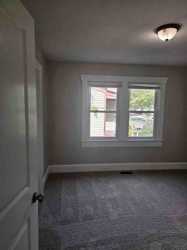 225 Beechwood Ave - Photo 6 of 19