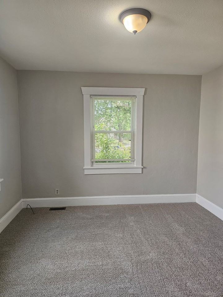 225 Beechwood Ave - Photo 7 of 19